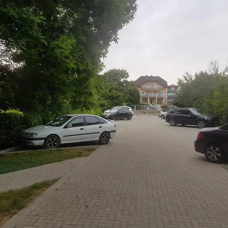 公寓 Apartman A Helkaval Szemben, A Centrum Es A Viz Kozeleben *
