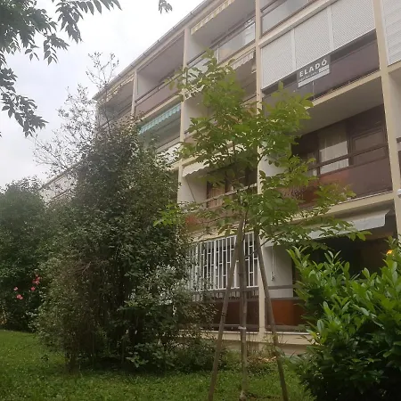 Apartman A Helkaval Szemben, A Centrum Es A Viz Kozeleben * 巴拉顿菲赖德