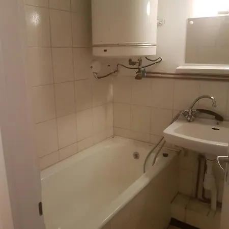 公寓 Apartman A Helkaval Szemben, A Centrum Es A Viz Kozeleben *